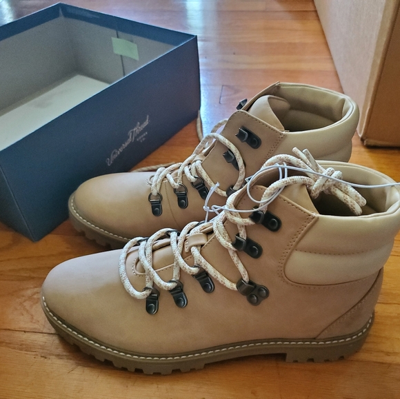 NWT universal threads women's tully memory foam boots size 9 - Picture 2 of 6